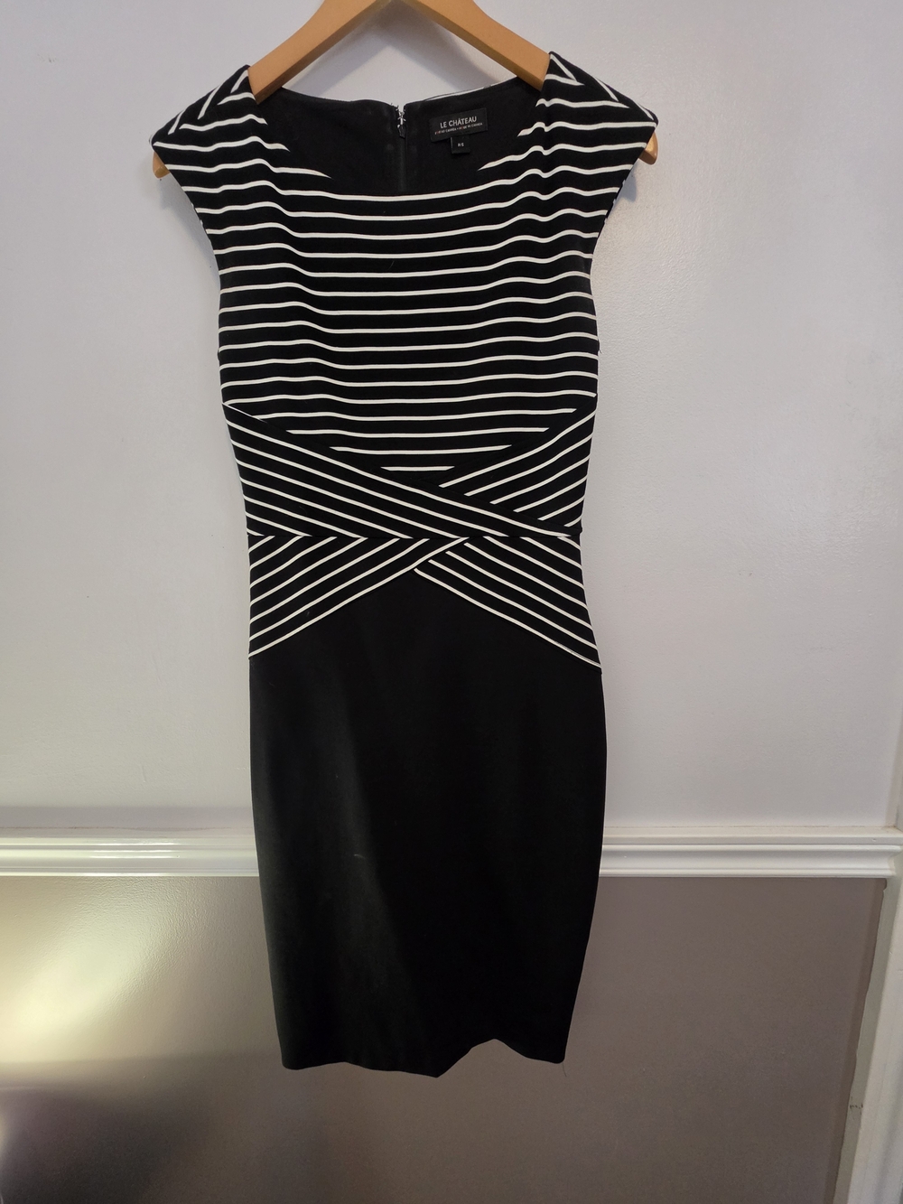 Le Chรขteau Vintage Early 2000s Fitted Dress